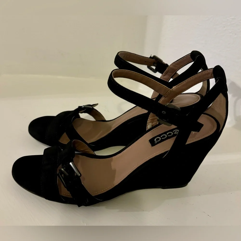 ECCO. Women's black suede sandals. Size-38 Soft, lightweight materials, elegant